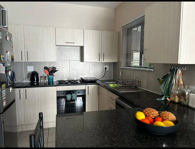 3 BEDROOM APARTMENT FOR SALE IN MENLO PARK